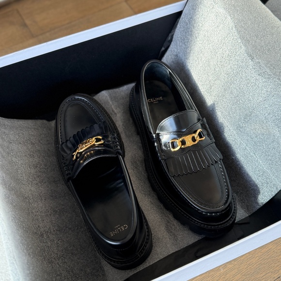 CELINE MARGARET LOAFER WITH TRIOMPHE CHAIN IN POLISHED BULL - Picture 1 of 5